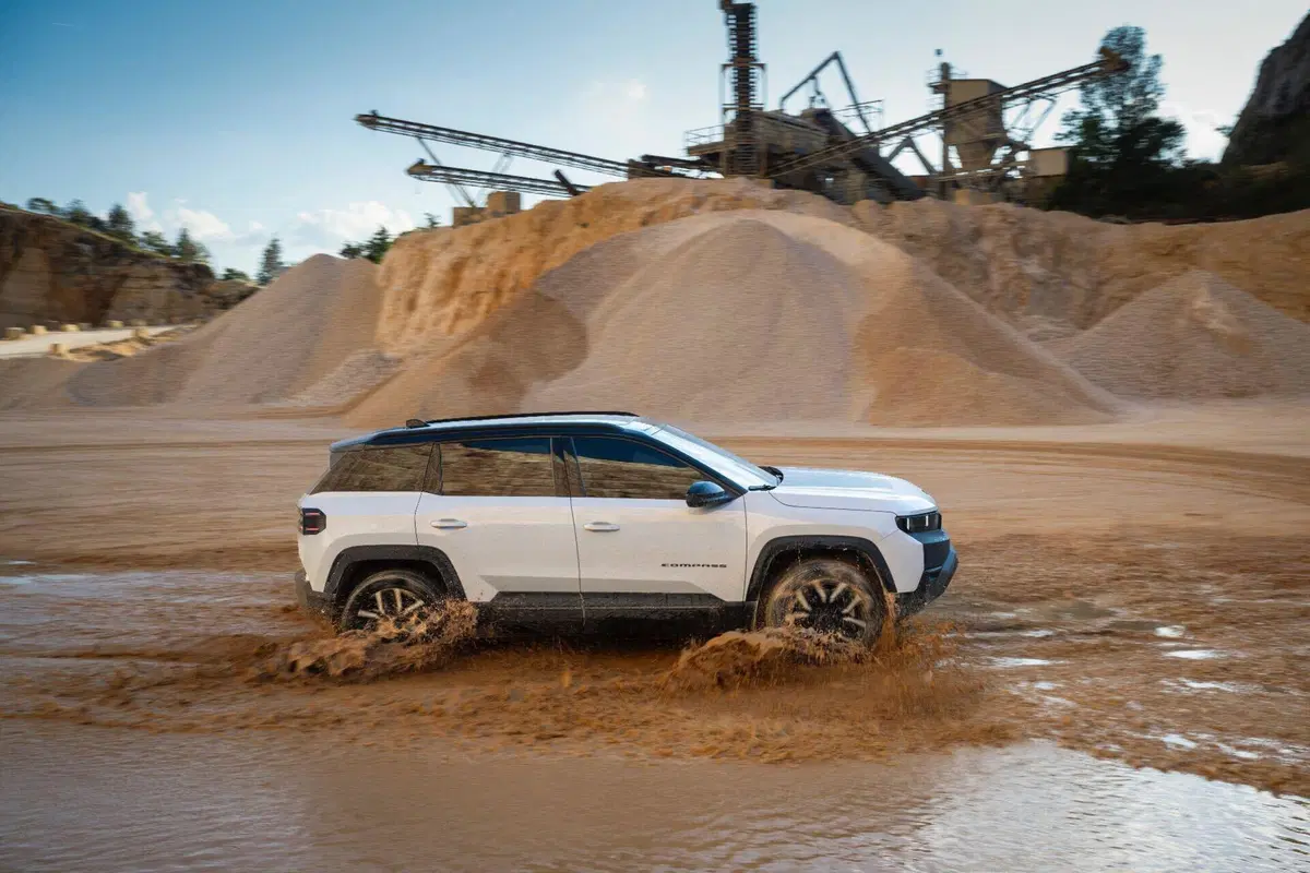 Jeep Avenger 2026: il restyling migliora davvero tutto? Prova completa tra design, interni, motori e (8)