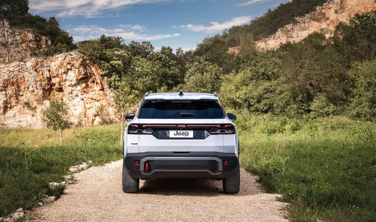 Jeep Avenger 2026: il restyling migliora davvero tutto? Prova completa tra design, interni, motori e (9)
