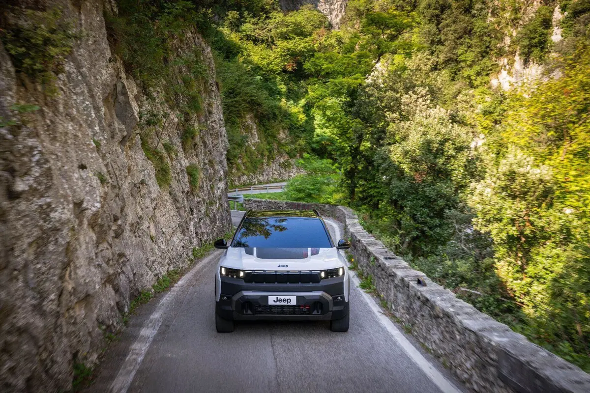 Jeep Avenger 2026: il restyling migliora davvero tutto? Prova completa tra design, interni, motori e (12)