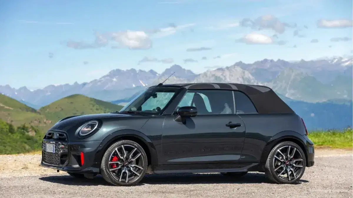 Mini John Cooper Works Cabrio, la prova: il go-kart feeling c'è ancora, ma non è più quello di una volta