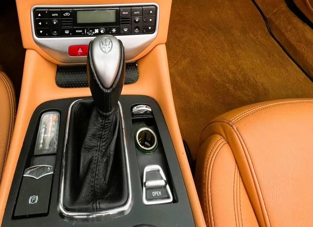 Maserati Grancabrio usata a Milano (4)