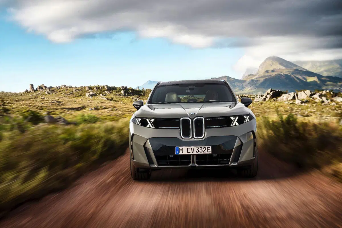 Nuova BMW X5: arriva la prima versione elettrica della storia e cambia completamente volto (5)