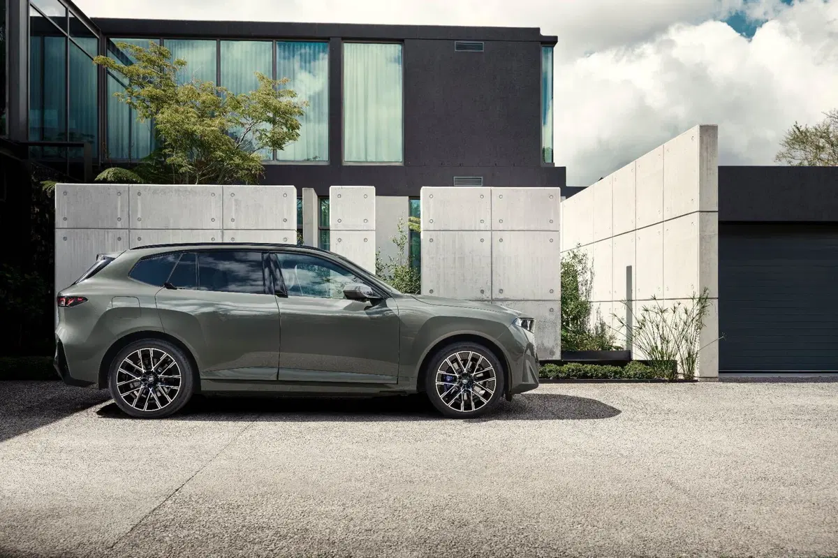 Nuova BMW X5: arriva la prima versione elettrica della storia e cambia completamente volto (7)