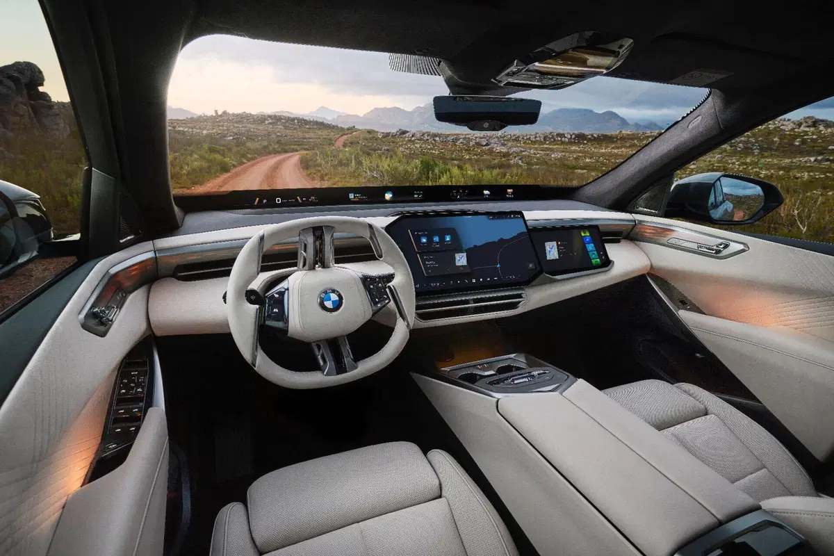 Nuova BMW X5: arriva la prima versione elettrica della storia e cambia completamente volto (9)