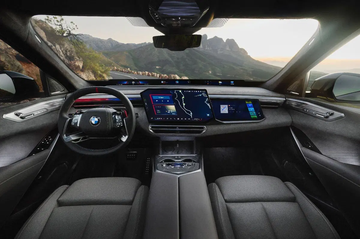 Nuova BMW X5: arriva la prima versione elettrica della storia e cambia completamente volto (14)