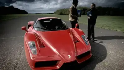 Jeremy Clarkson infranse le regole della BBC per provare una Ferrari Enzo: il retroscena che nessuno conosceva