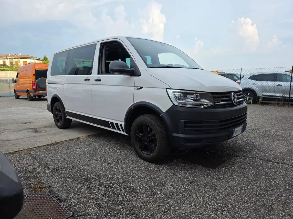 Volkswagen Multivan usata a Verona
