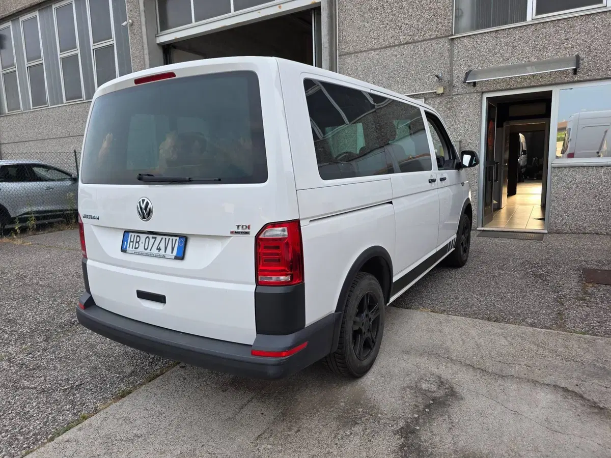 Volkswagen Multivan usata a Verona (4)