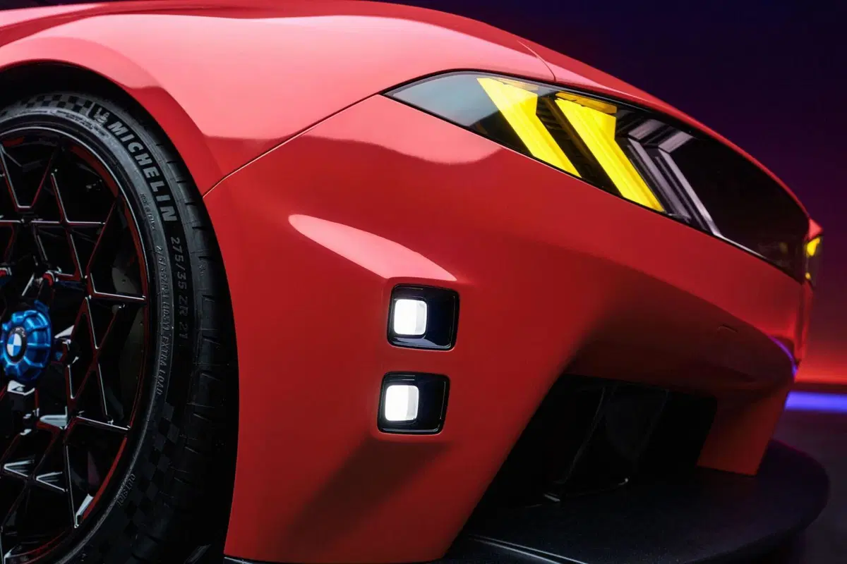 BMW M3 elettrica, che bomba: con 1.395 CV supera persino la Ferrari Luce (3)