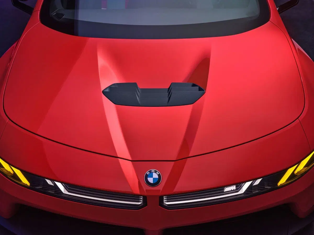 BMW M3 elettrica, che bomba: con 1.395 CV supera persino la Ferrari Luce (7)