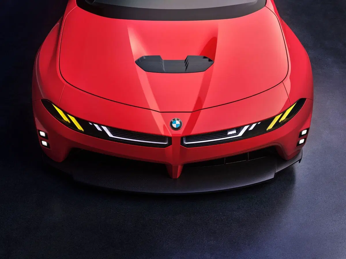 BMW M3 elettrica, che bomba: con 1.395 CV supera persino la Ferrari Luce (10)