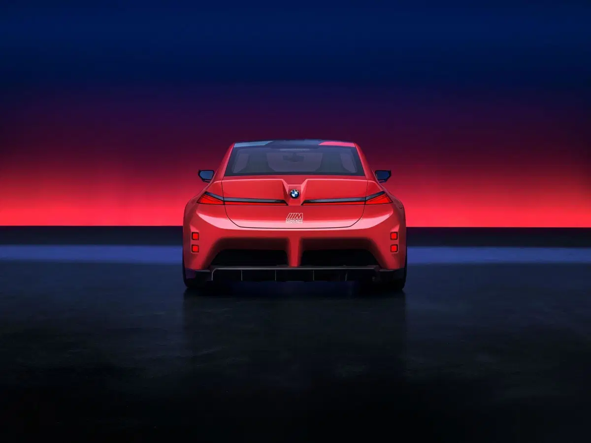BMW M3 elettrica, che bomba: con 1.395 CV supera persino la Ferrari Luce (20)