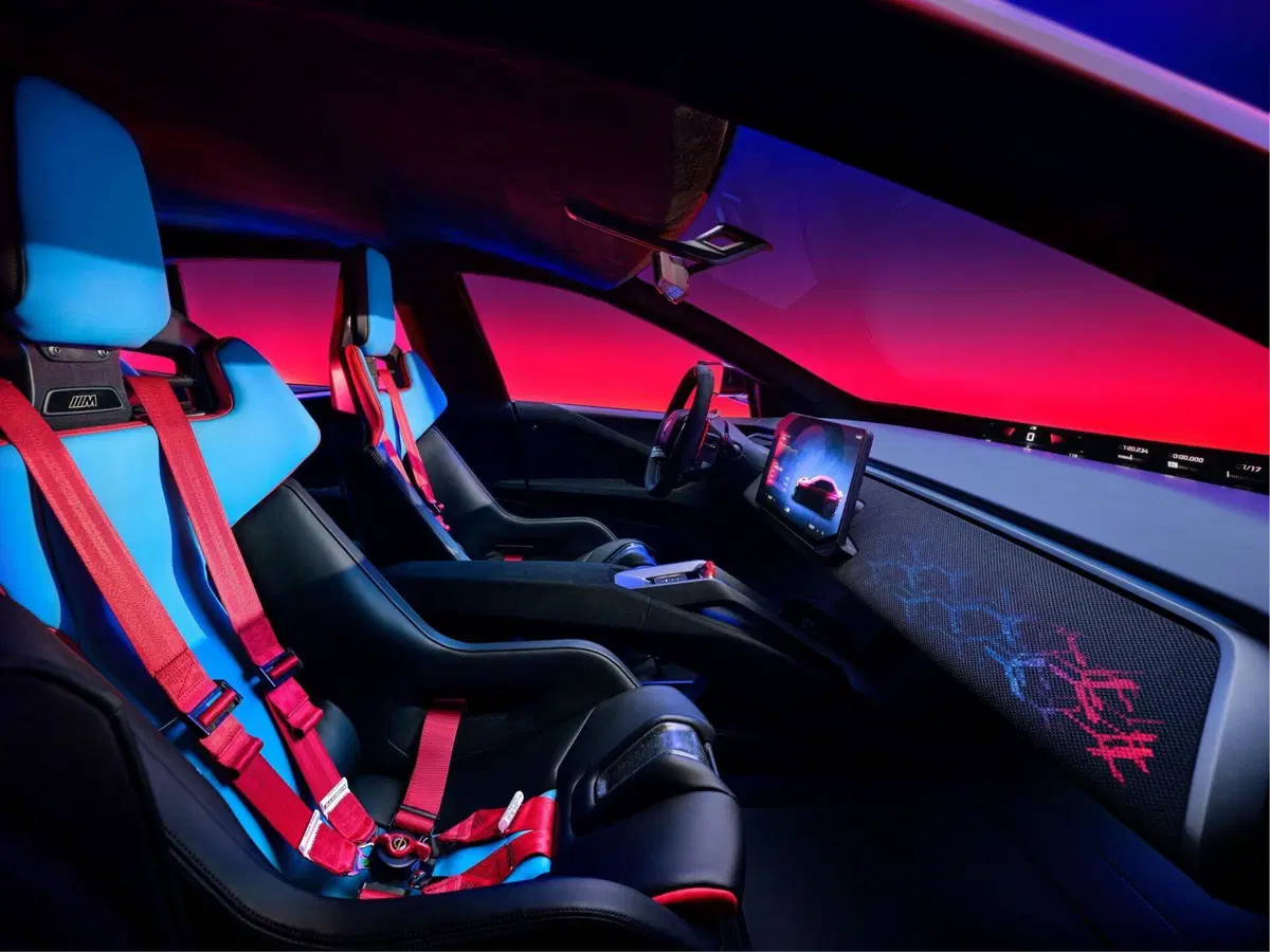 BMW M3 elettrica, che bomba: con 1.395 CV supera persino la Ferrari Luce (24)