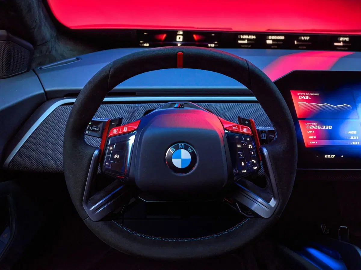 BMW M3 elettrica, che bomba: con 1.395 CV supera persino la Ferrari Luce (32)