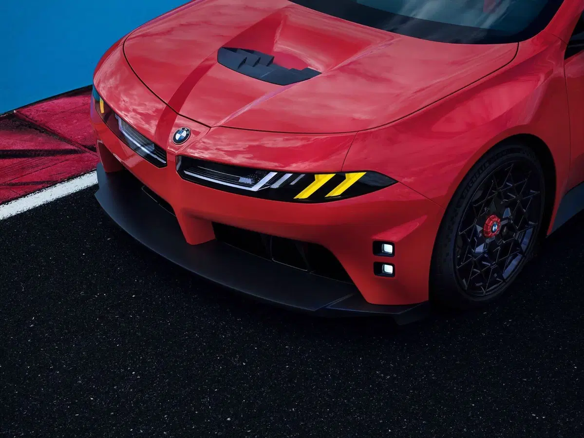 BMW M3 elettrica, che bomba: con 1.395 CV supera persino la Ferrari Luce (35)