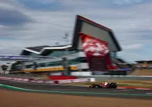 F1, a Silverstone per la verità: la Ferrari soffrirà col motore? Gli orari e la programmazione TV del GP di Gran Bretagna