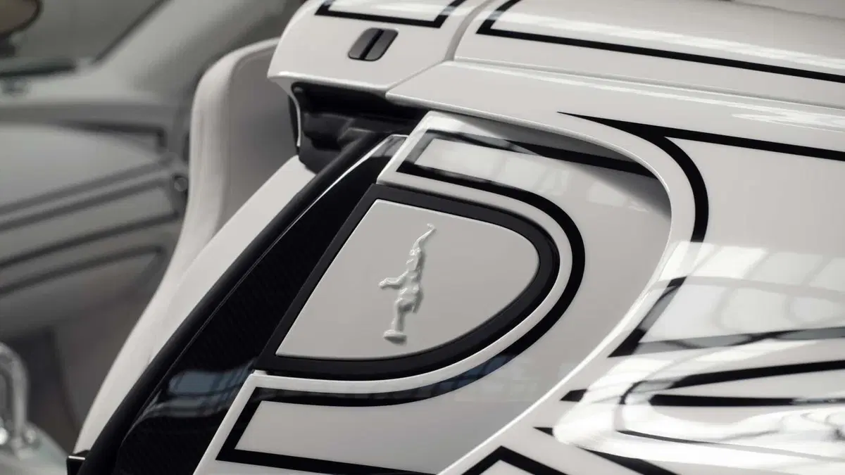 Bugatti W16 Mistral, perché tutti parlano della nuova "oro bianco"? C'è un dettaglio che la rende unica (9)