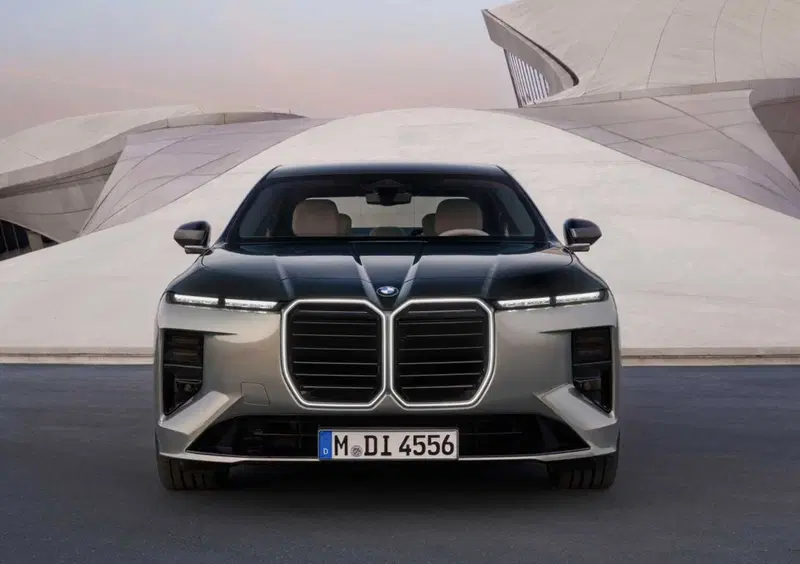 BMW Serie 7 (2022-->>) (7)