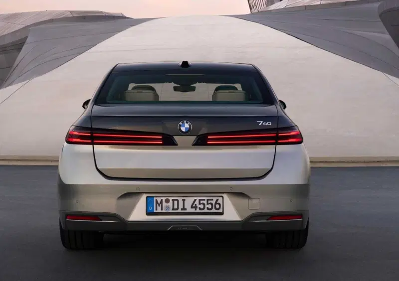 BMW Serie 7 (2022-->>) (8)
