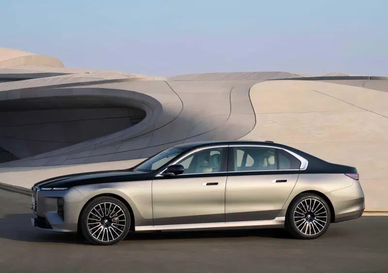 BMW Serie 7 (2022-->>) (6)