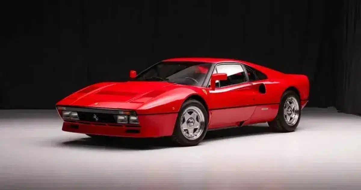 Ferrari 288 GTO, l'asta &egrave; gi&agrave; da record: il prezzo continua a salire
