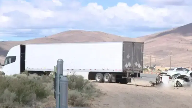 Tesla Semi, primo incidente mortale per il camion elettrico: il conducente si sarebbe addormentato