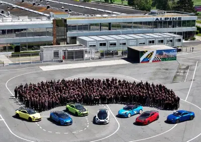 L'ultima Alpine A110 è uscita dalla fabbrica: finisce un'era, ora tocca alla sportiva elettrica