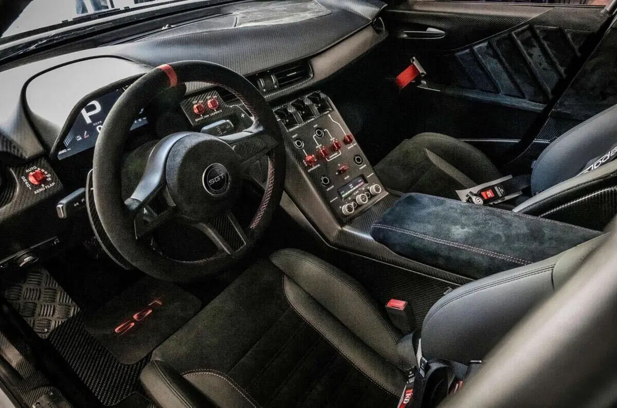 Alfa Romeo 155 DTM, il mito torna in vita con una nuova versione da 740 CV (6)
