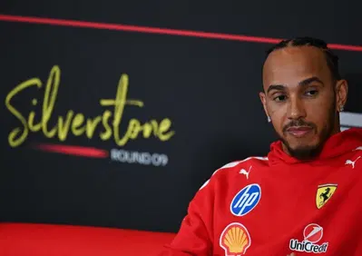 F1. Per battere la Mercedes dovrei entrare nel loro box a svitare i bulloni!: Hamilton infiamma Silverstone e sulla Ferrari dice...