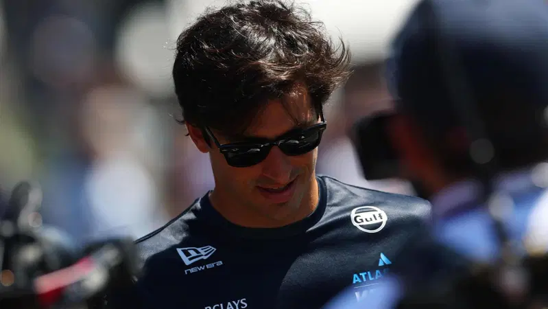 "Lo fanno apposta, lo abbiamo visto tutti": Sainz vuota il sacco sul caos bandiere gialle e lancia una proposta shock per la F1