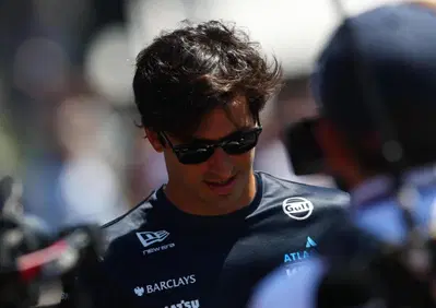 Lo fanno apposta, lo abbiamo visto tutti: Sainz vuota il sacco sul caos bandiere gialle e lancia una proposta shock per la F1