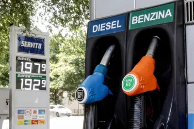 Stop allo sconto sulle accise: da oggi fare il pieno costa fino a 3 euro in pi&ugrave; 