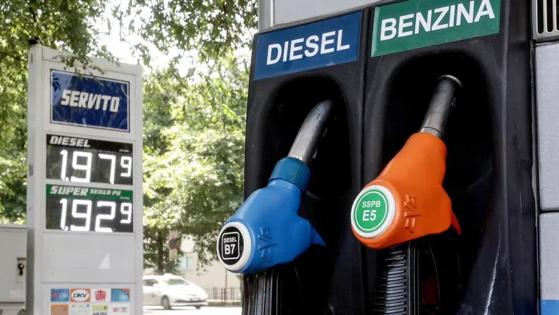 Stop allo sconto sulle accise: da oggi fare il pieno costa fino a 3 euro in pi&ugrave; 