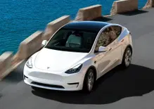 Tesla supera le stime sulle consegne, ma il titolo crolla: cosa sta succedendo