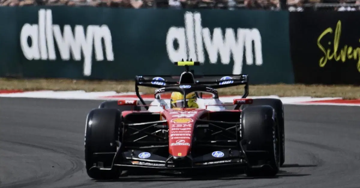 F1. Hamilton fa sognare la Ferrari nel suo giardino in FP1, ma la Mercedes fa paura: Antonelli spaventa il #44 a Silverstone