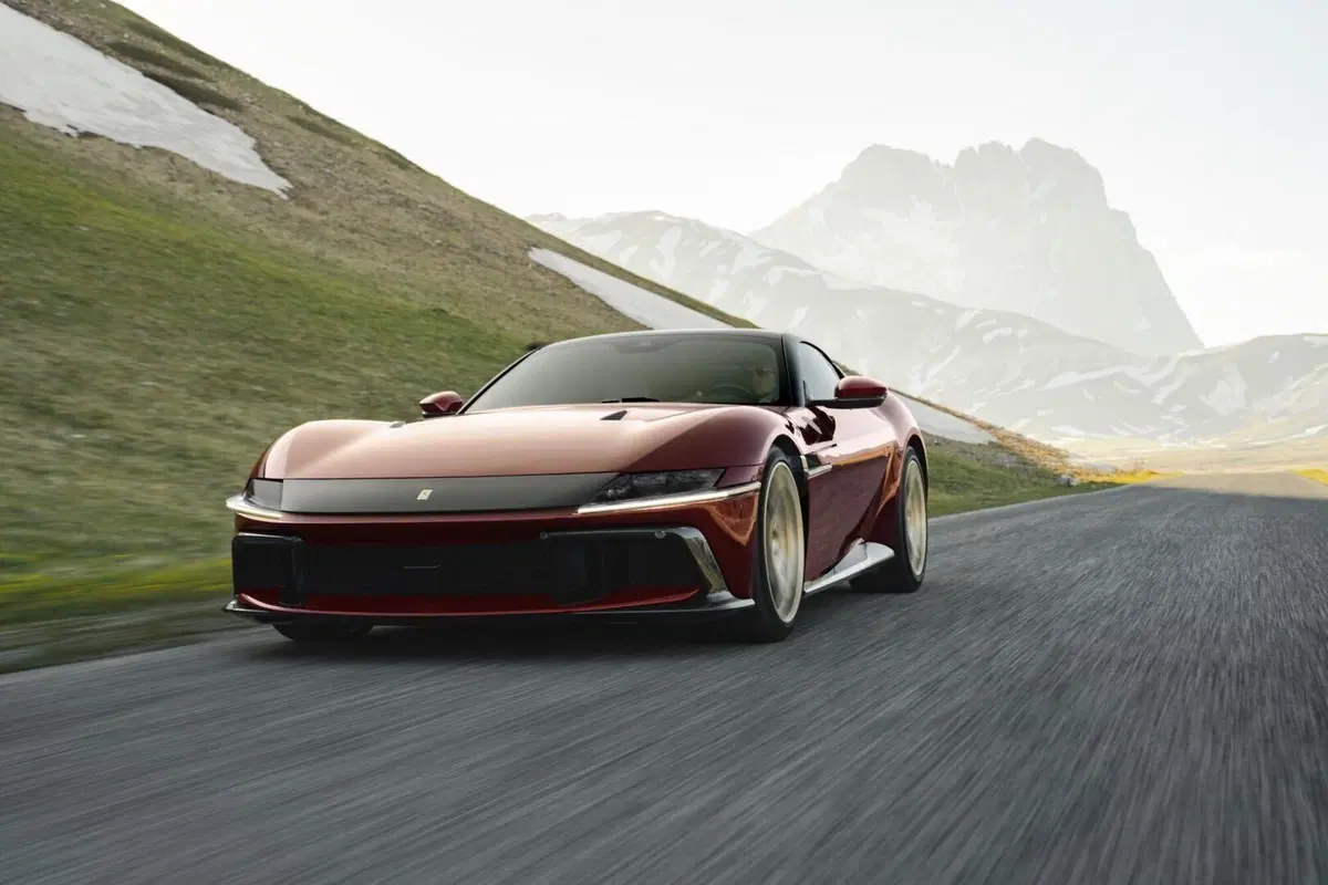 Ferrari 12Cilindri Manuale: il cambio manuale reinterpretato dall'elettronica [VIDEO] (15)