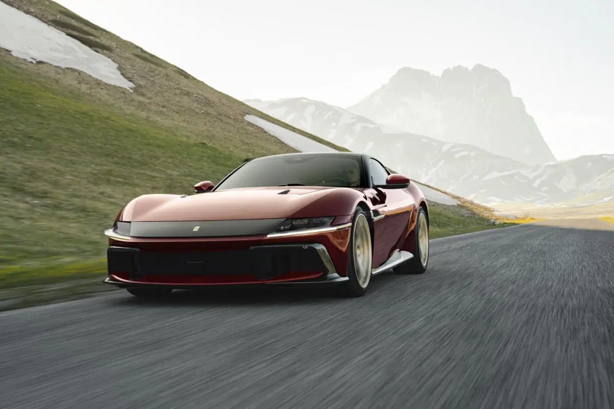 Ferrari 12Cilindri Manuale: il cambio manuale reinterpretato dall'elettronica [VIDEO] (16)