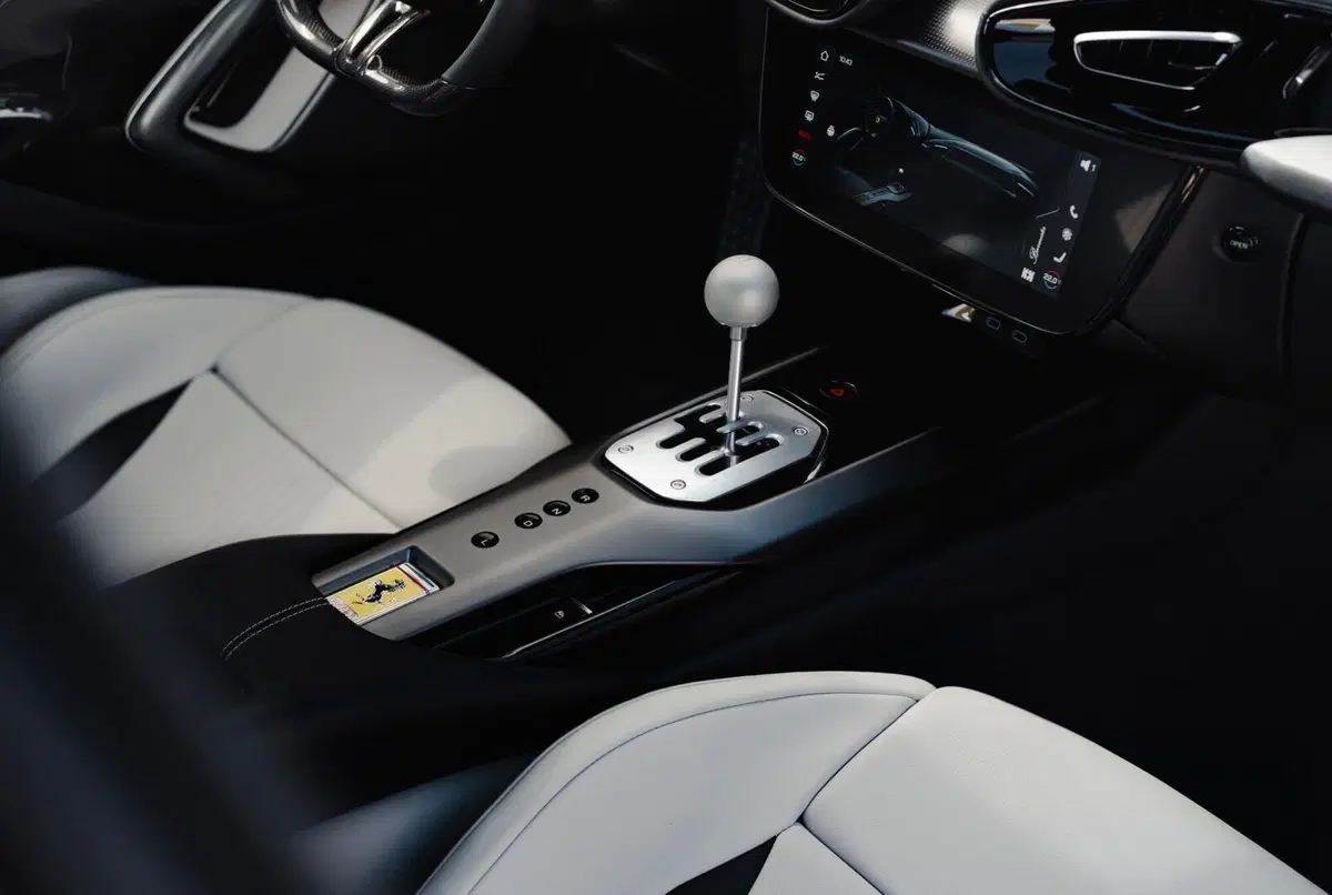 Ferrari 12Cilindri Manuale: il cambio manuale reinterpretato dall'elettronica [VIDEO] (25)