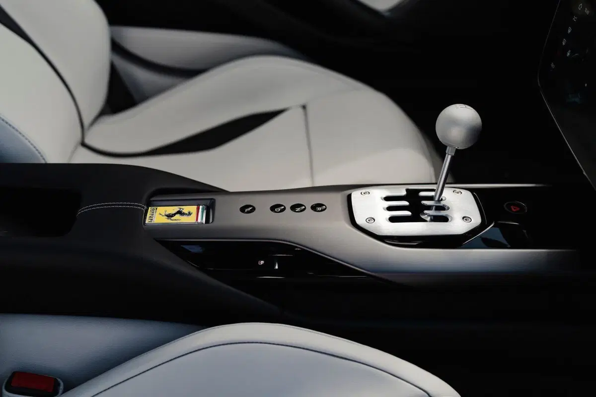 Ferrari 12Cilindri Manuale: il cambio manuale reinterpretato dall'elettronica [VIDEO] (27)
