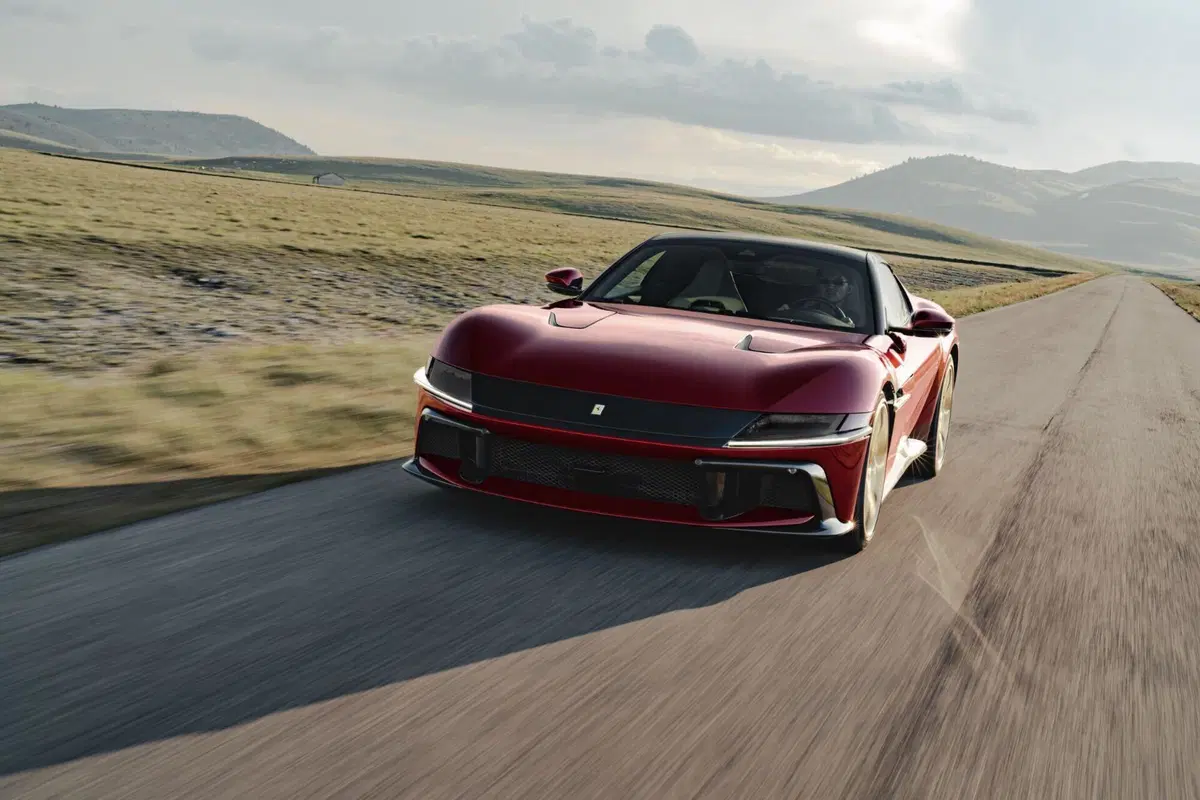 Ferrari 12Cilindri Manuale: il cambio manuale reinterpretato dall'elettronica [VIDEO]