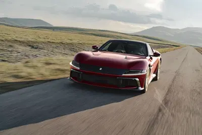 Ferrari 12Cilindri Manuale: il cambio manuale reinterpretato dall'elettronica [VIDEO]