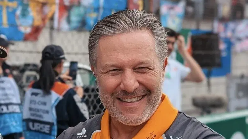 F1, McLaren non ha fretta. Zak Brown a Silverstone: "Nessun calo, titoli aperti e nuovo motore in arrivo"