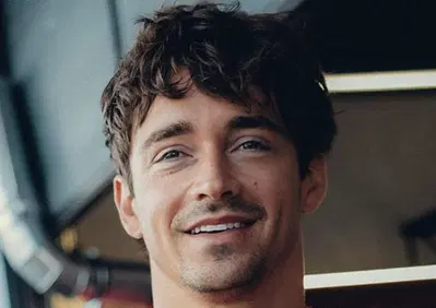 F1, Hamilton in pole a Silverston, Leclerc mastica amaro. Mi manca il feeling, Lewis sfrutta l'auto al 100%