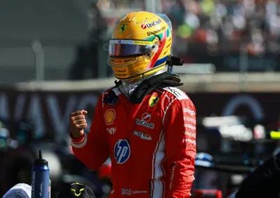 F1. Il motore muore in rettilineo ma la Ferrari vola: Hamilton spiazzato dal miracolo della SF-26 nella Sprint di Silverstone