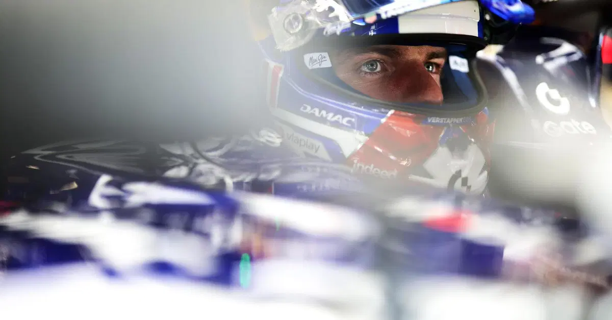 &ldquo;Non ha senso correre cos&igrave; domani&rdquo;. Verstappen &egrave; una furia a Silverstone: battuto da Hadjar, crolla al 7&deg; posto e attacca la Red Bull e questa F1