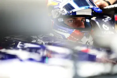 &ldquo;Non ha senso correre cos&igrave; domani&rdquo;. Verstappen &egrave; una furia a Silverstone: battuto da Hadjar, crolla al 7&deg; posto e attacca la Red Bull e questa F1