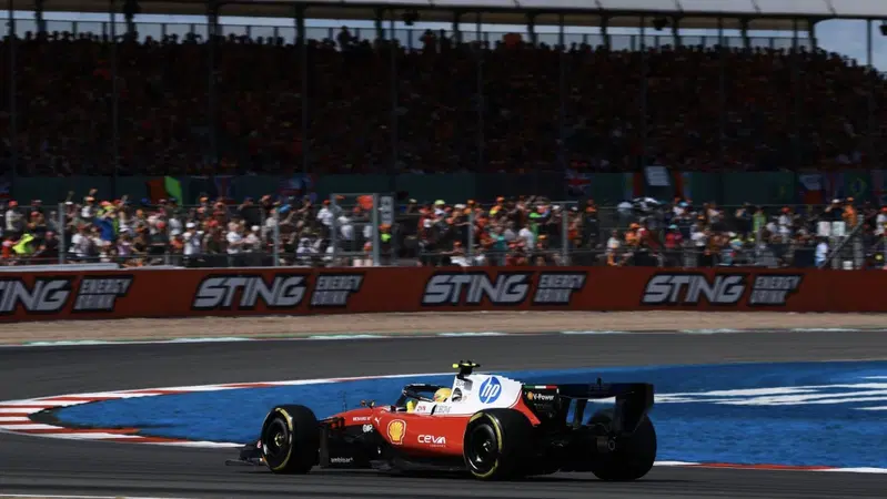 F1. "Messaggio errato per un bug". Ecco perch&eacute; la FIA ha bloccato la Safety Car a Silverstone fregando Hamilton