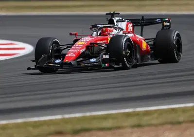F1. Leclerc cambia filosofia e beffa Hamilton a Silverstone: la Ferrari c'è, ma Antonelli batte tutti