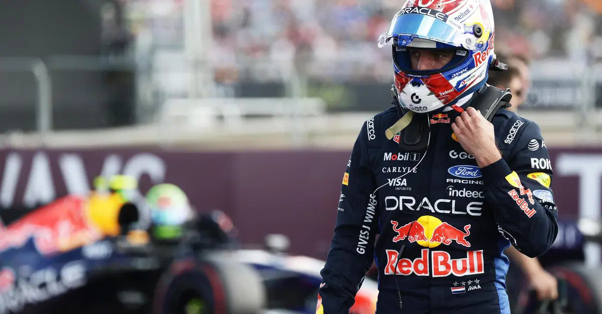 F1. "Che macchina di merda!": Verstappen fuori di s&eacute; a Silverstone scaglia il volante. E nel post-gara trema: "Cos&igrave; &egrave; pericoloso. Voglio solo andare a casa"