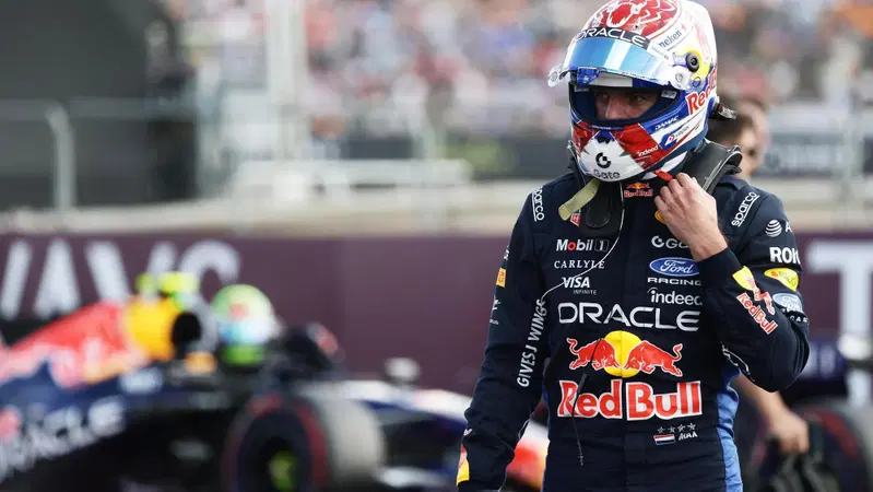 F1. "Che macchina di merda!": Verstappen fuori di s&eacute; a Silverstone scaglia il volante. E nel post-gara trema: "Cos&igrave; &egrave; pericoloso. Voglio solo andare a casa"